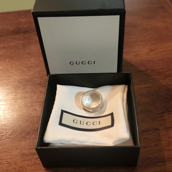 Gucci ring